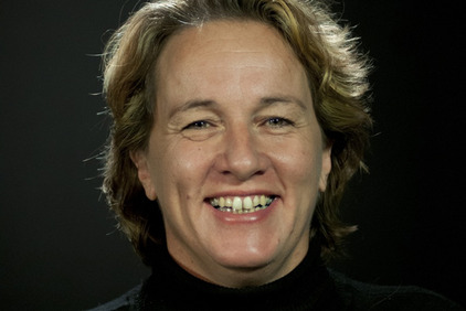 Portraitfoto von Marietheres van Veen, der Hintergrund ist schwarz