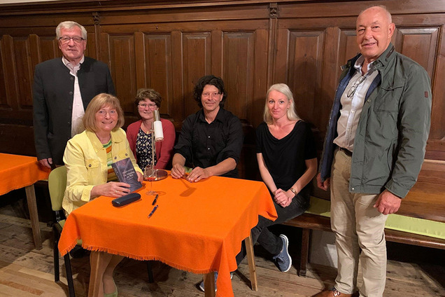 Gruppenbild im Salettel mit 3 Männern und 3 Damen