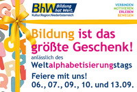 Man sieht im Hintergrund bunte Buchstaben und eine gelbe Masche. Oben ist das blau-gelbe BhW Logo platziert und die die bunten vier Schlagworte verbinden, motivieren, erleben, bewegen. Darunter steht der Text: Bildung ist das größte Geschenk! anlässlich des  Weltalphabetisierungstags. Feiere mit uns! 06., 07., 09., 10. und 13.09.