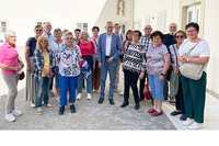 Gruppenbild mit Teilnehmer/innen und Bundespräsident Alexander van der Bellen
