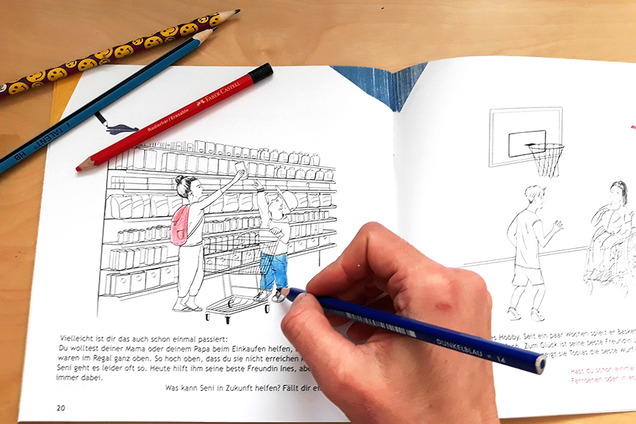 Vorschau auf eine Innenseite der Broschüre "Kinder-Magazin - Gemeinsam für ALLE". Eine Hand ist gerade dabei, mit buten Stiften, eine der Illustrationen im Heft auszumalen.