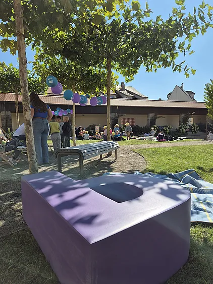 Blick in den Alumnatsgarten beim Riesen-Lesepicknick