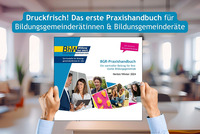 Zwei Hände halten das neue Praxishandbuch für Bildungsgemeinderätinnen und BIldungsgemeinderäte