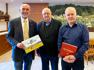 Gruppenfoto mit Bürgermeister Josef Schaden, Gerhard Floßmann und Ludwig Koller