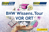 Das Bild zeigt ein Werbesujet der BHW Niederösterreich mit dem Text „BHW Wissens.Tour VOR ORT“. Im Hintergrund sind Symbole für Wissen und Bildung zu sehen, darunter eine Uhr, eine Hand, ein Gehirn, ein Buch, eine Glühbirne und ein Doktorhut, ergänzt durch die Logos von BHW und Kulturland Niederösterreich.