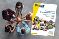 Das Bild zeigt eine Gemeinschaft von Menschen, die im Kreis stehen und ihre Hände ineinander verschränkt halten. Daneben ist das Titelbild des neuen Praxishandbuchs Bildungsehrenamt zu sehen.